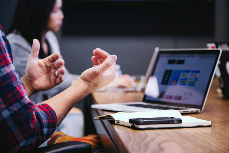headway-5QgIuuBxKwM-unsplash Expert offering IT consulting advice to a client